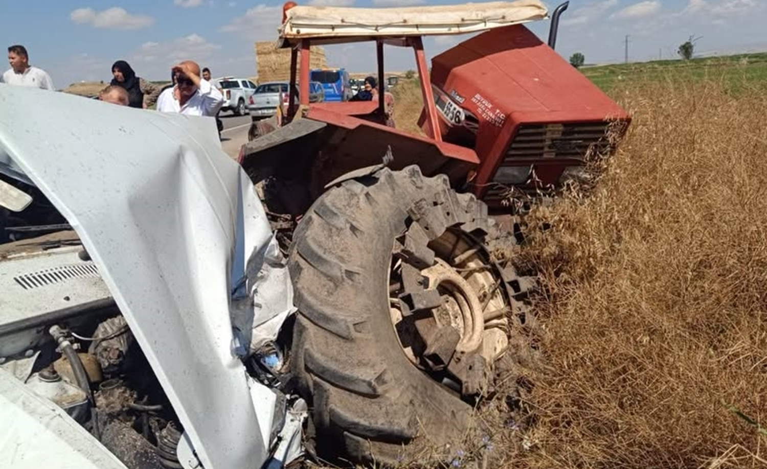 Çankırı'da traktöre çarpan otomobilde 3 kişi hayatını kaybetti, 1 kişi yaralandı