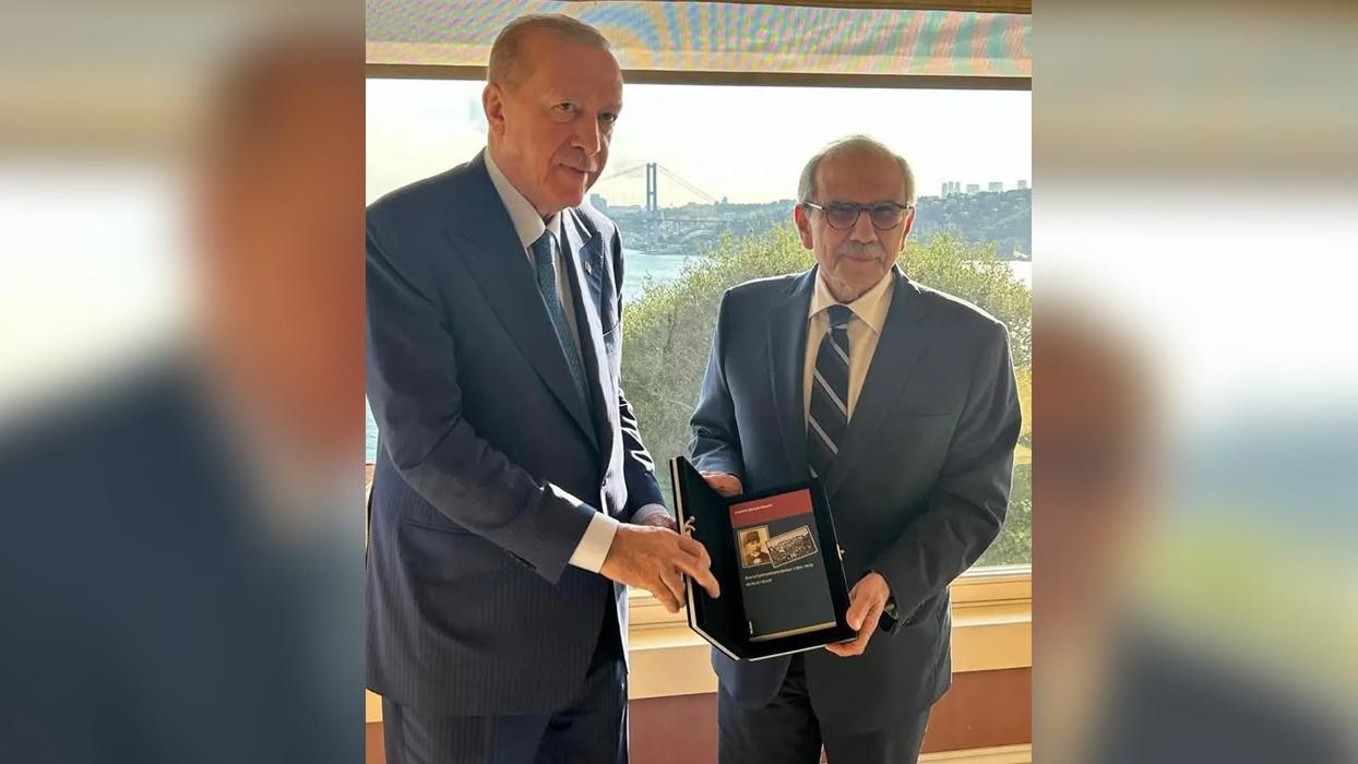 Cumhurbaşkanı Erdoğan'dan Lübnan Başbakanı Selam'a hediye: Osmanlı hatırasını takdim etti