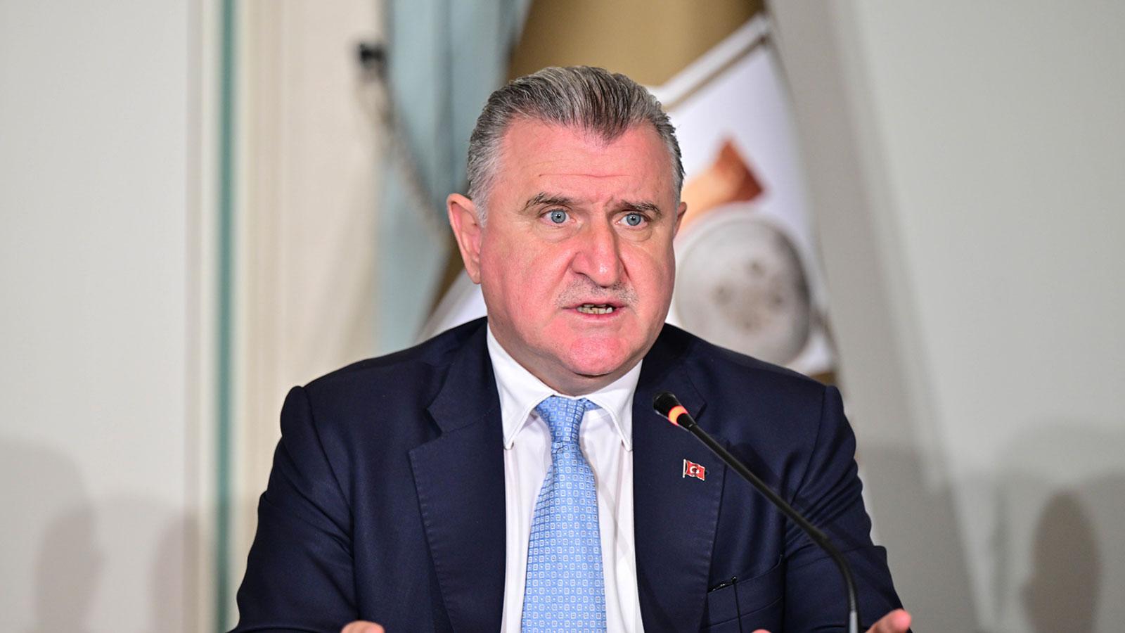 Bakan Bak, özel sporcuları tebrik etti