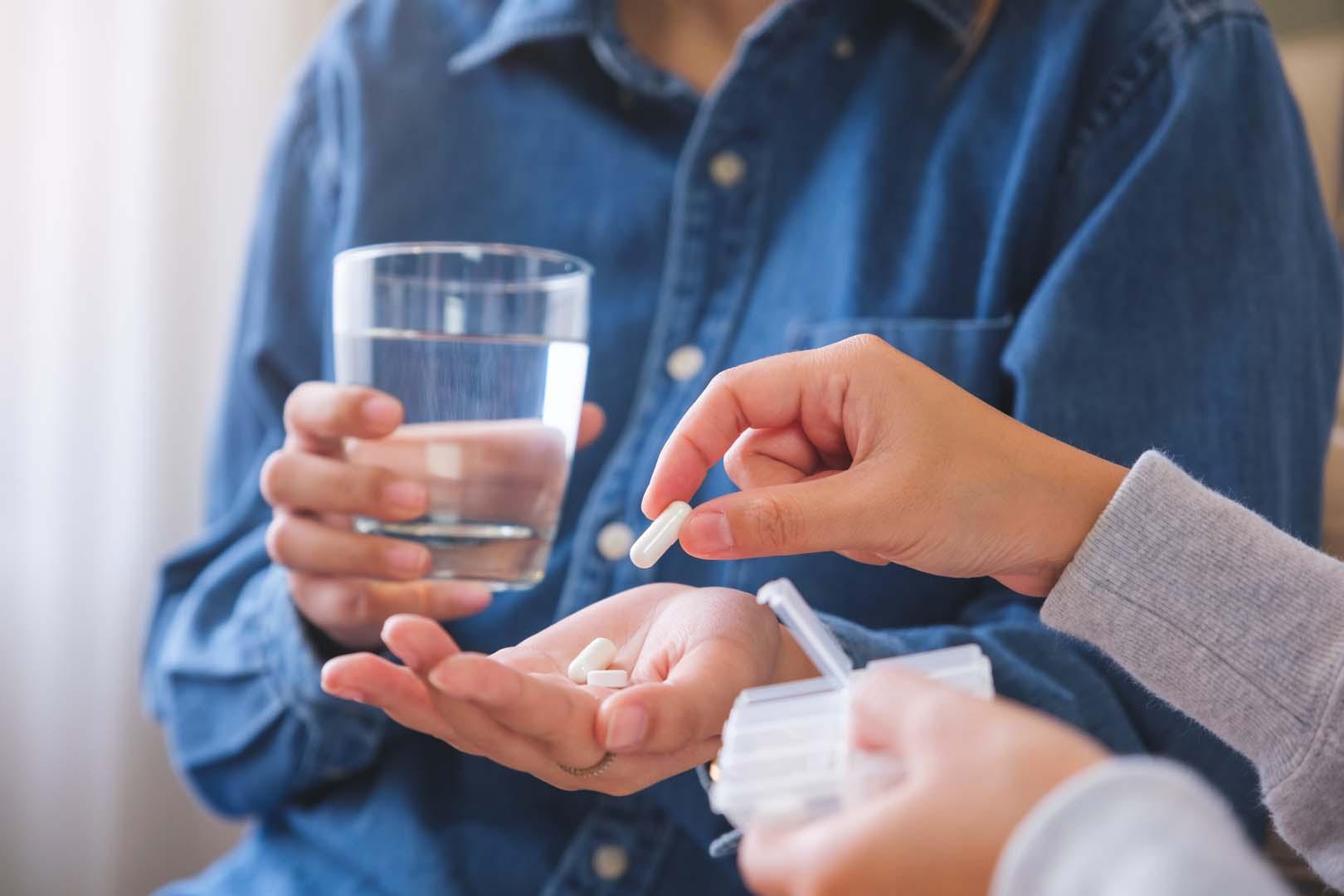 İlaçları neden sadece suyla içmelisiniz?