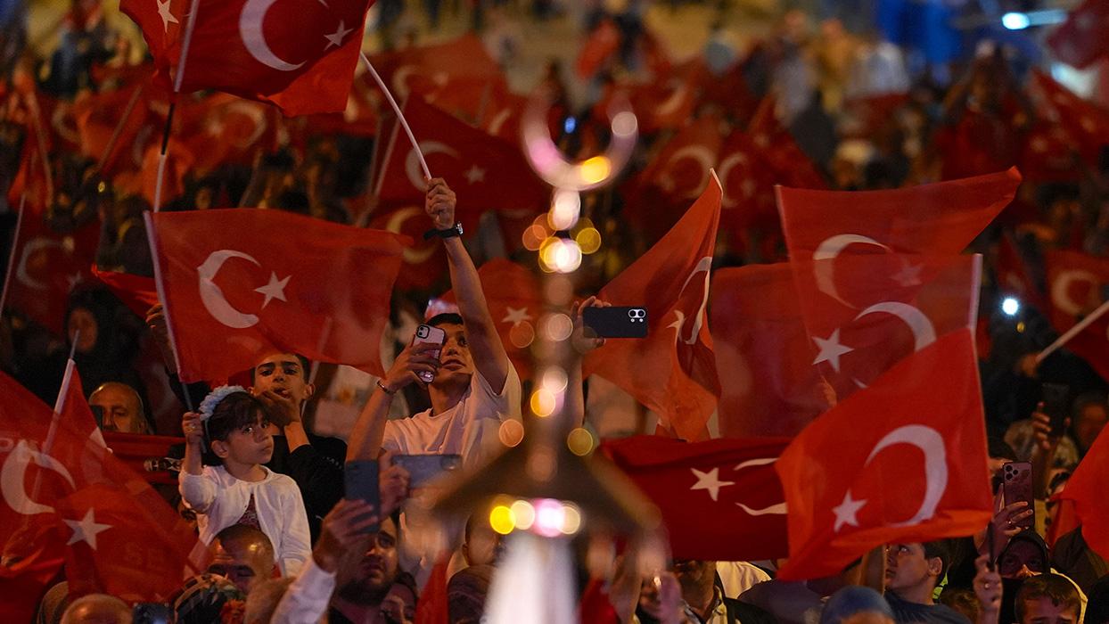 10. yılında aynı ruhla: Türkiye 15 Temmuz şehitlerini ve demokrasi zaferini unutmadı