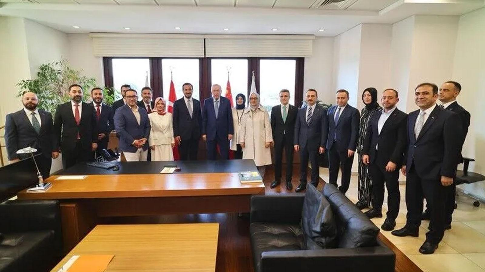 Cumhurbaşkanı Erdoğan'dan AK Parti İstanbul İl Başkanlığına ziyaret
