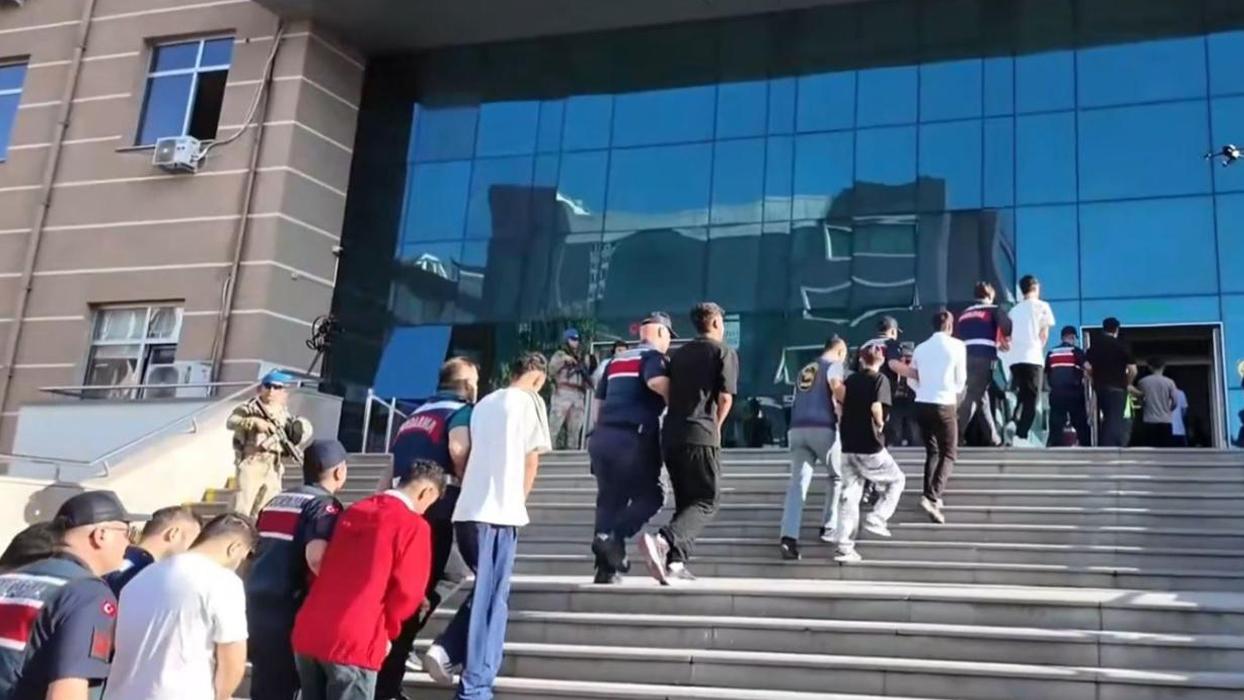 12 ilde organize suç örgütlerine operasyon: 74 şüpheli tutuklandı