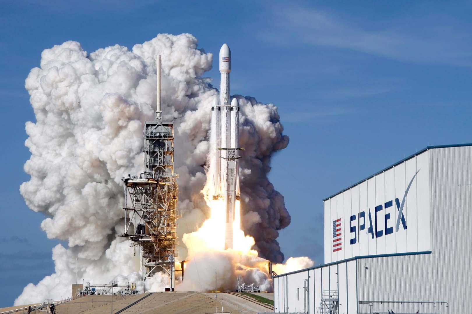 SpaceX, Falcon 9 roketinin fırlatmasını son anda ikinci kez iptal etti