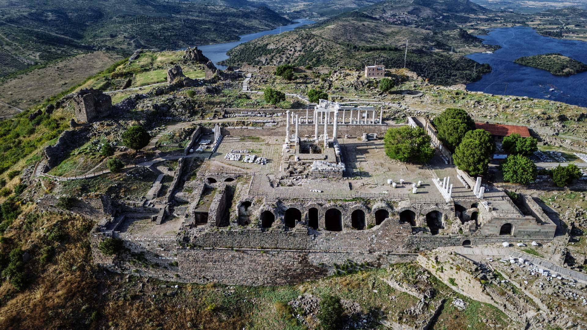 Akropolis çevresinde bıçaklı saldırı! Turistler hedef oldu