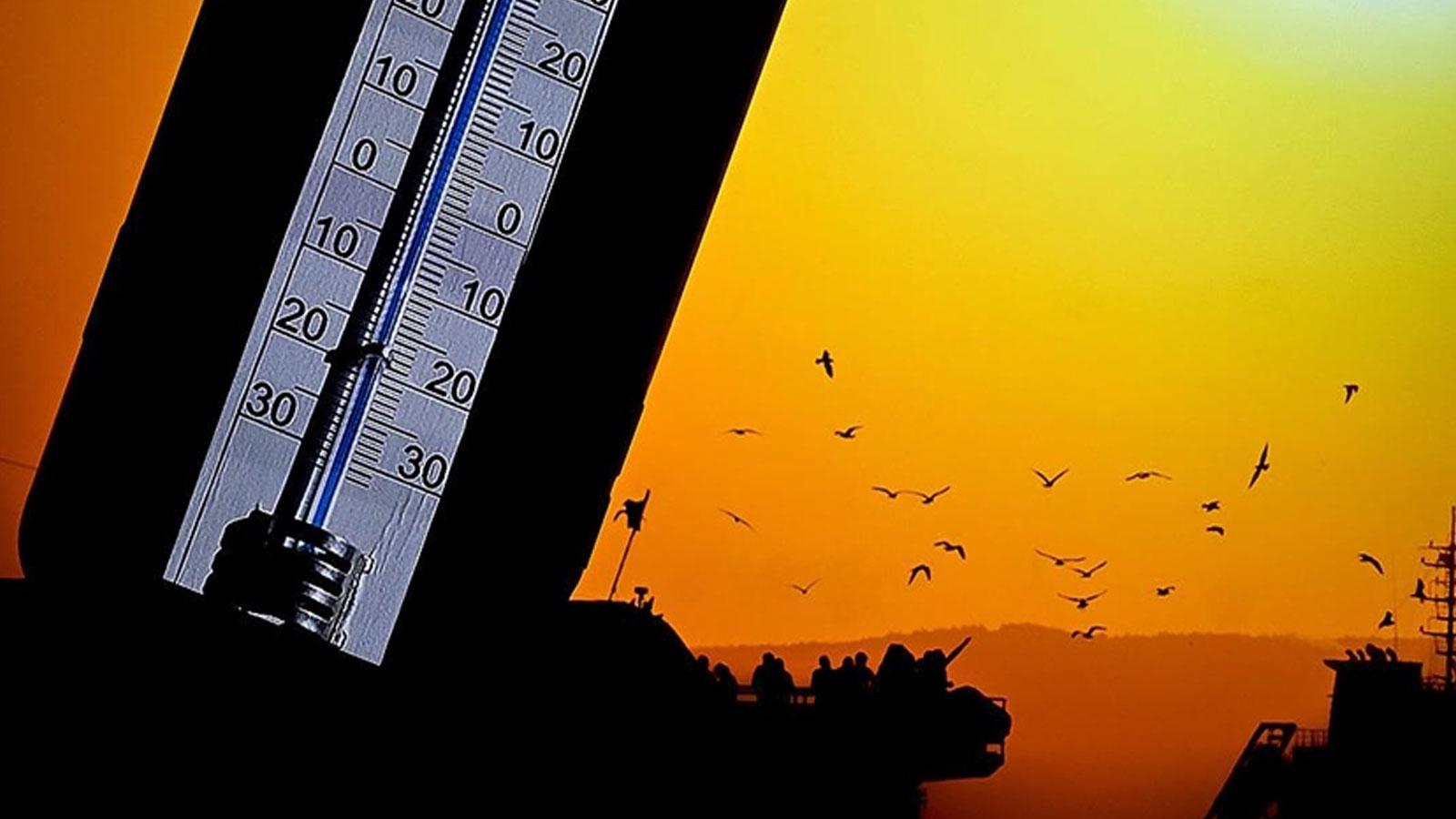 Halk sahile akın etti! Antalya'da termometreler 44 dereceyi gördü