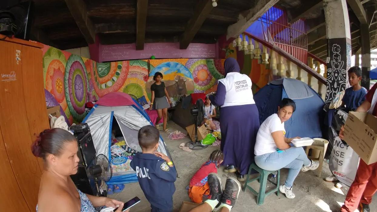 Yeryüzü Doktorları yaraları sarmak için Venezuela'da