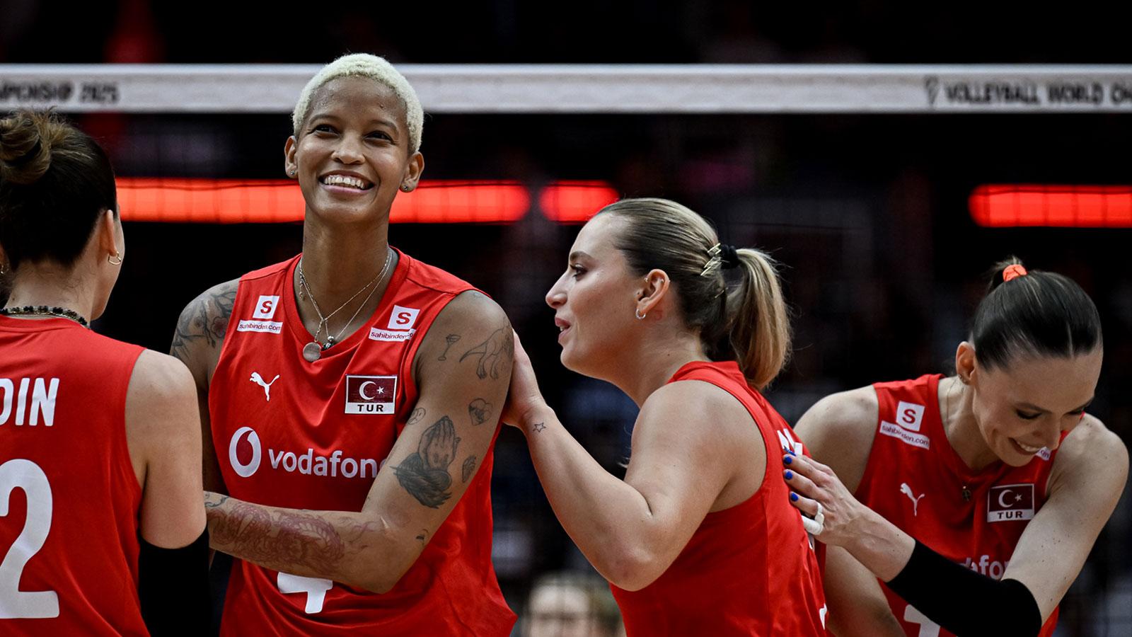 A Milli Kadın Voleybol Takımı Kanada'ya karşı galibiyet arıyor