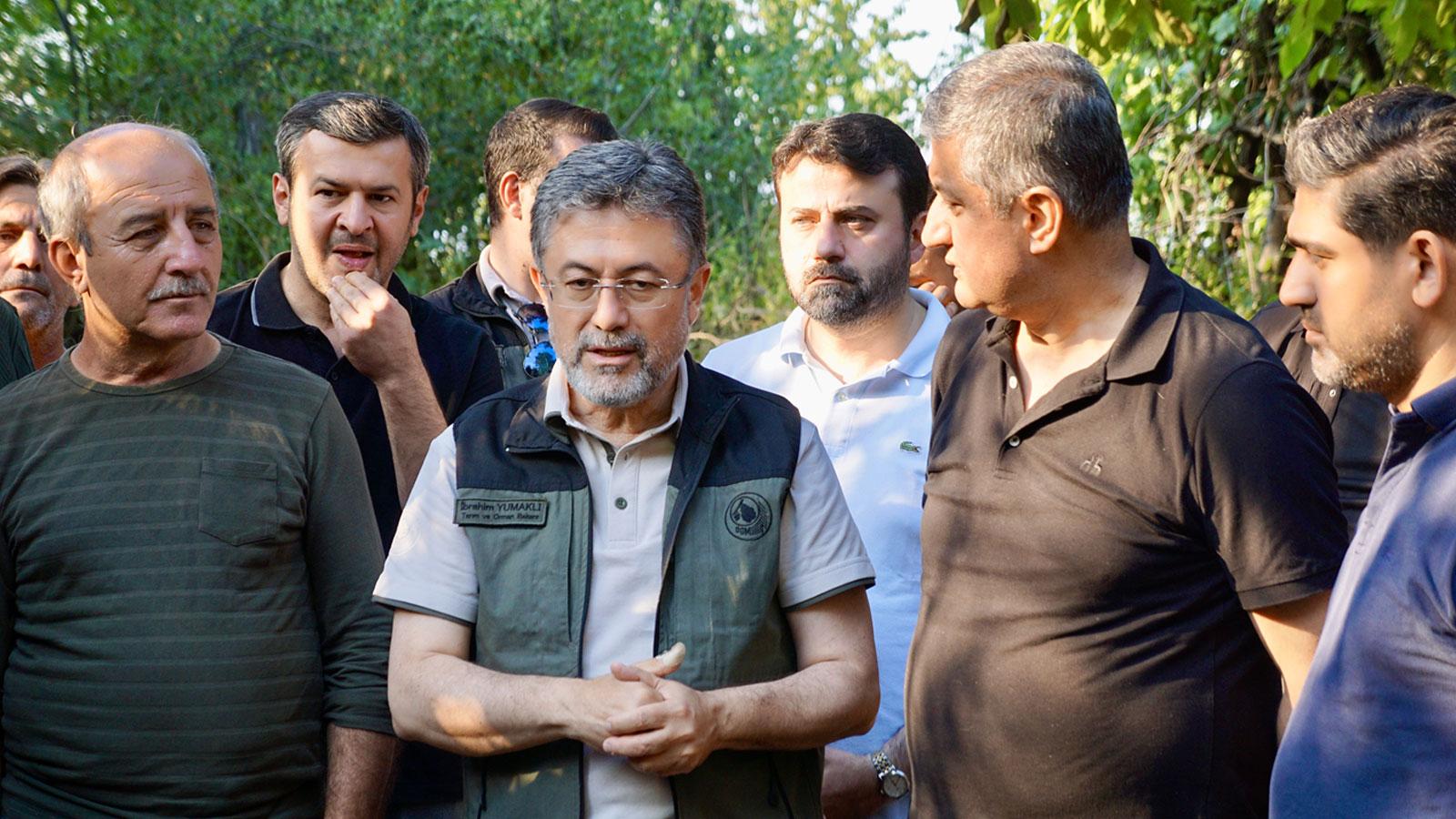Bakan Yumaklı'dan vatandaşlara "orman yangını sahasına girilmemesi" uyarısı