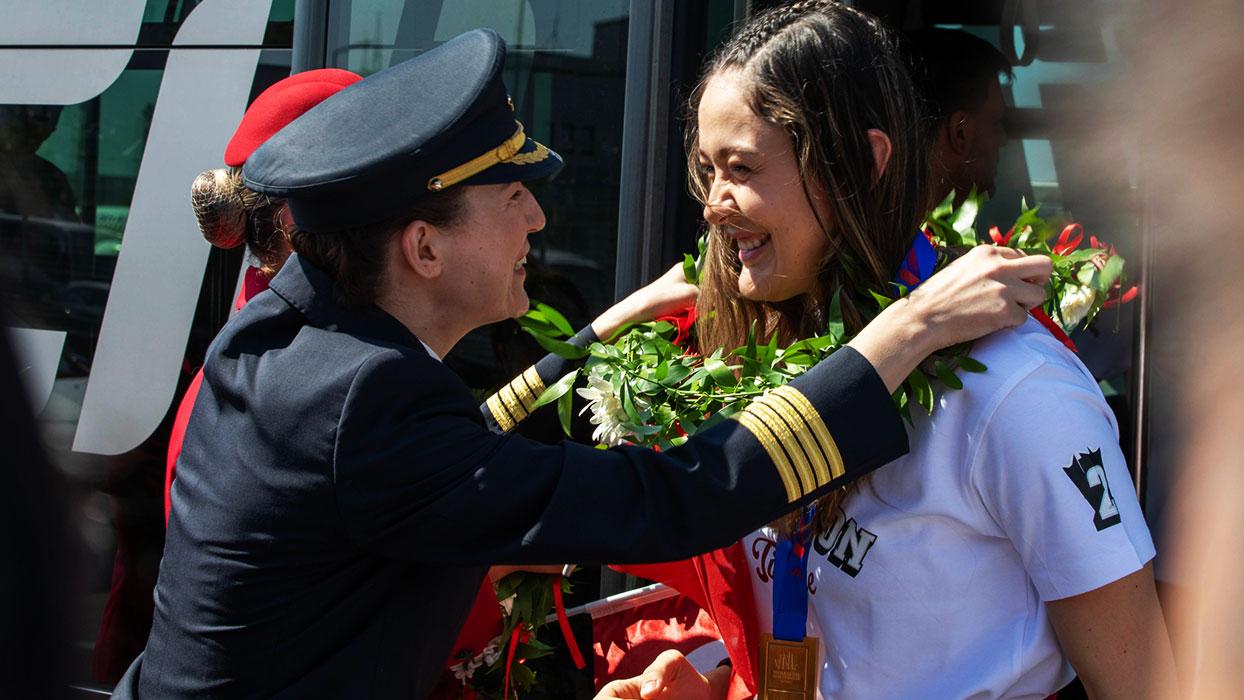 THY'den Filenin Sultanları'na coşkulu karşılama: "Türk kadınının gücünü bir kez daha kanıtladılar"