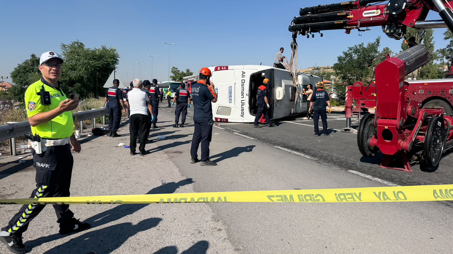 Kayseri İncesu'da yolcu otobüsü devrildi: 1 ölü, 2'si ağır 22 yaralı