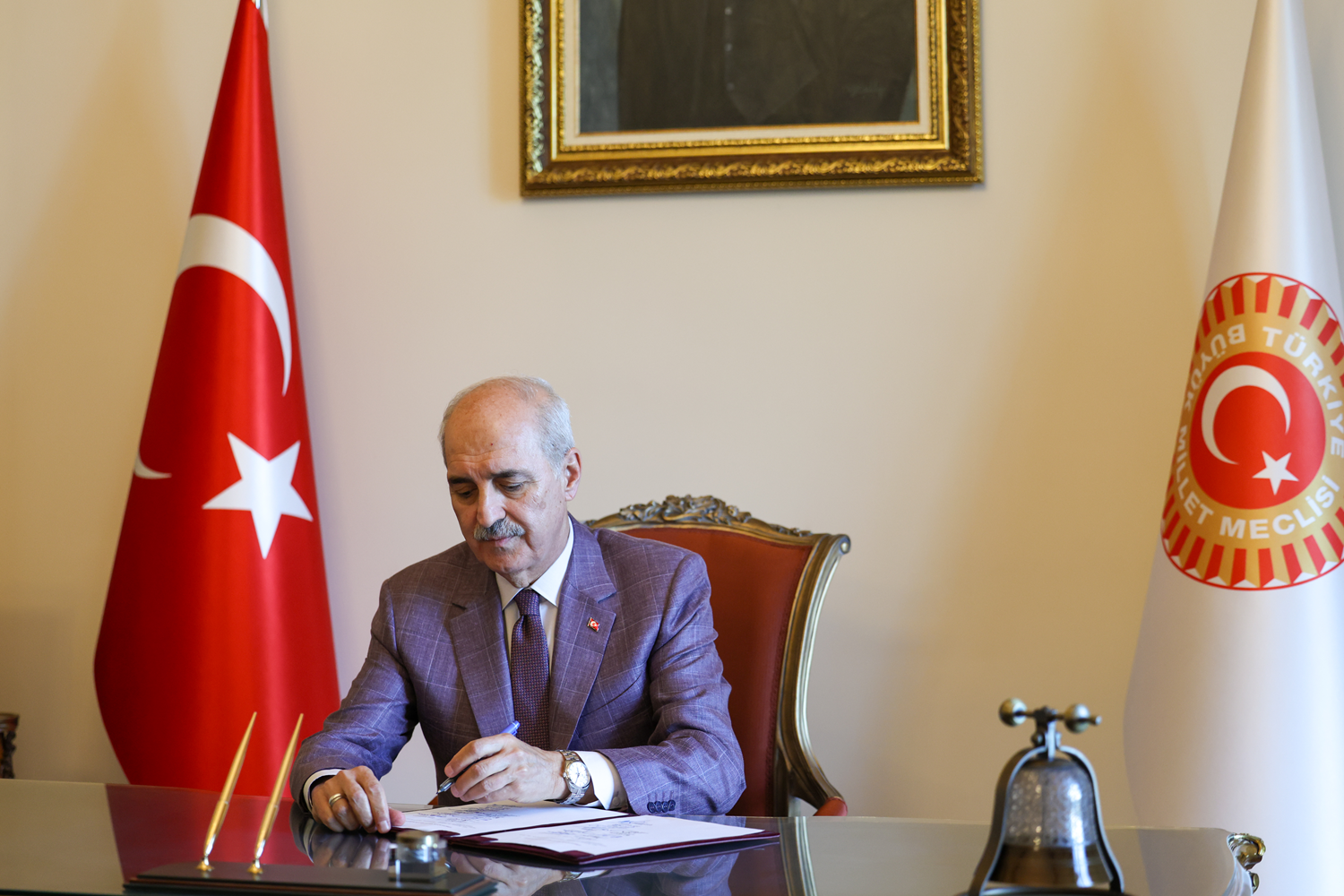 SON DAKİKA! TBMM Başkanı Kurtulmuş, Terörsüz Türkiye çerçeve yasa teklifine imza attı