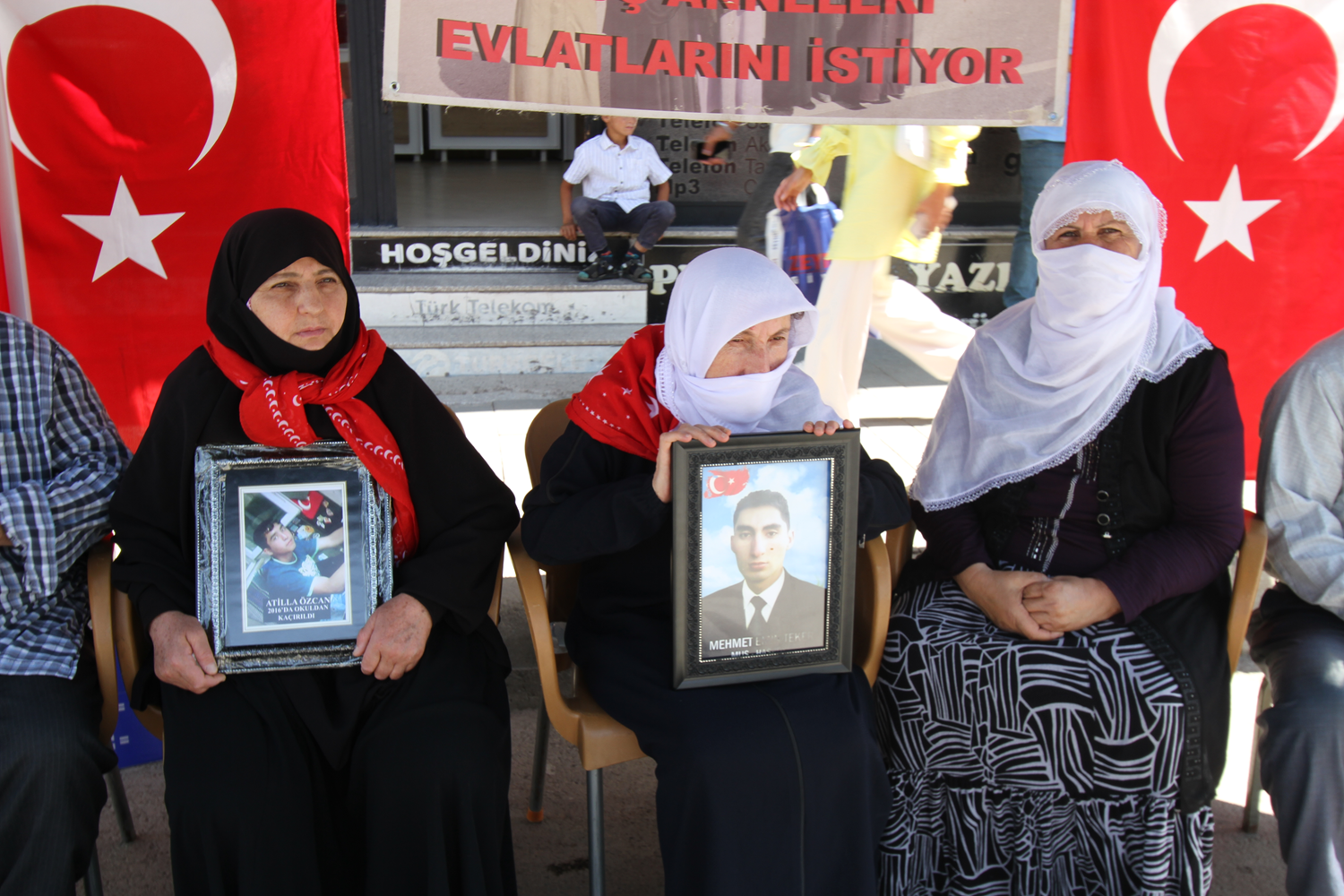 Muş'ta anne ve babaların feryadı: Devletinize sığının, bu fırsat bir daha gelmeyebilir