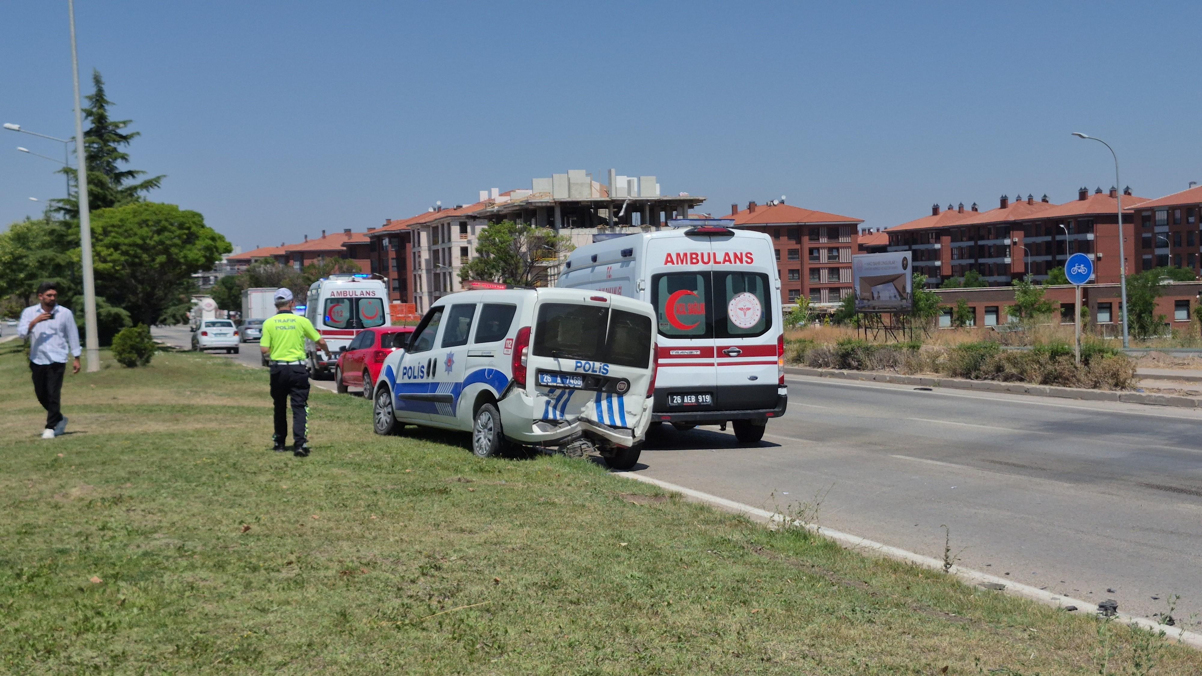 Eskişehir'de zincirleme kaza: 1'i Polis, 1'i Bekçi ve 4 kişi yaralandı