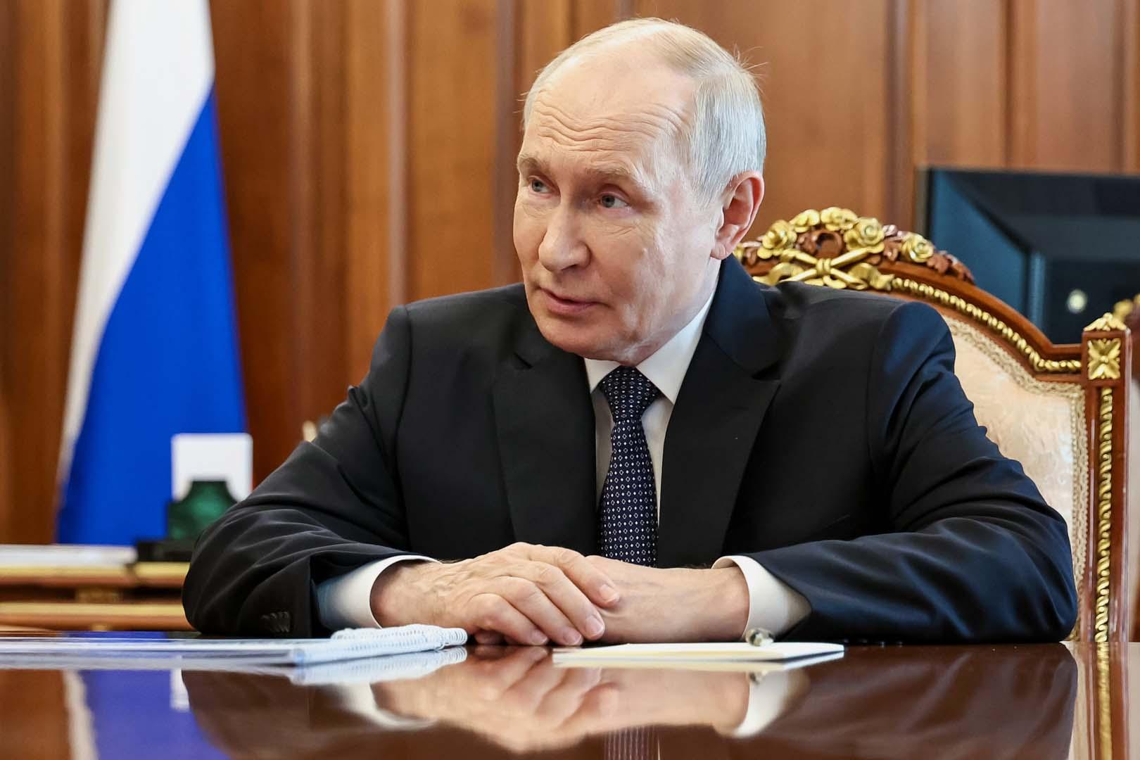Putin'den Rusya dışında yaşayanlara tarihi kısıtlama adımı