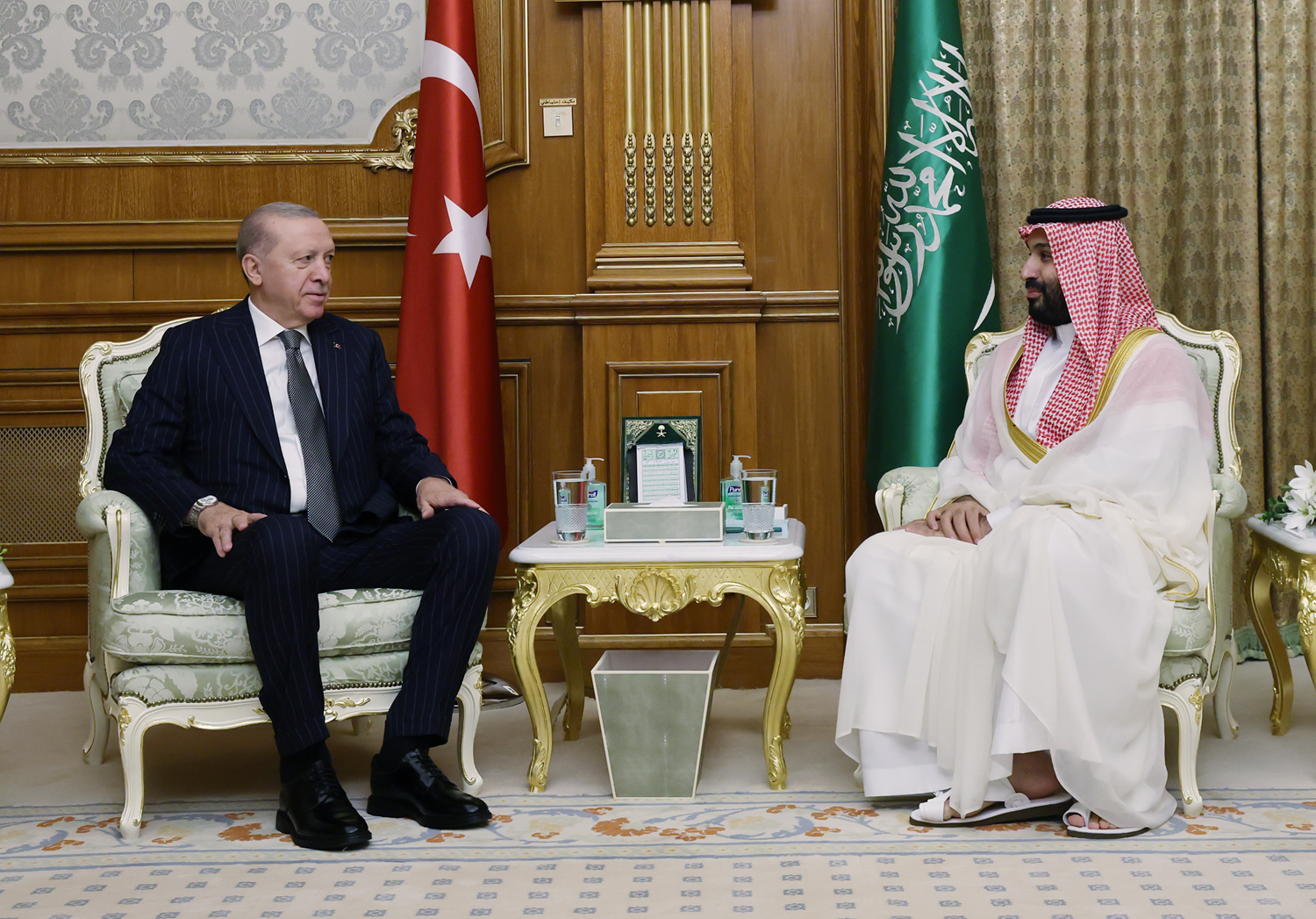 Cumhurbaşkanı Erdoğan Suudi Arabistan'da! Prens Selman ile görüştü