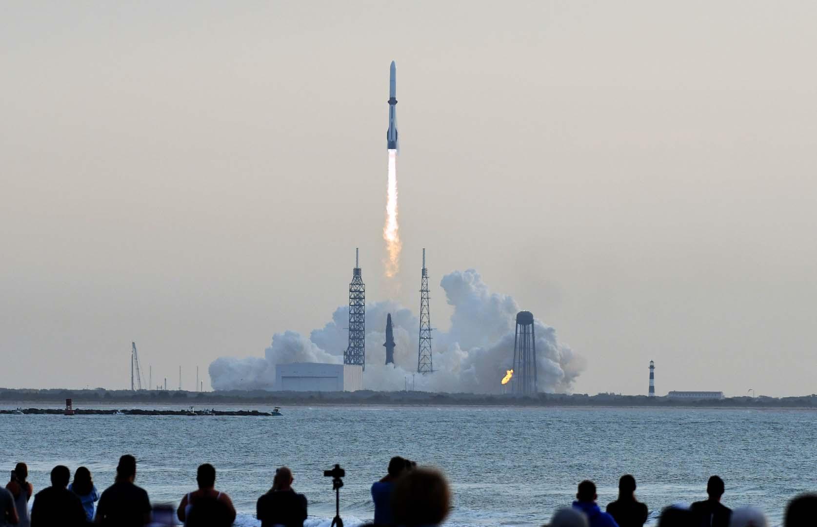 Blue Origin, SpaceX'in denizde roket indirme girişimini patentle engellemeye çalıştı