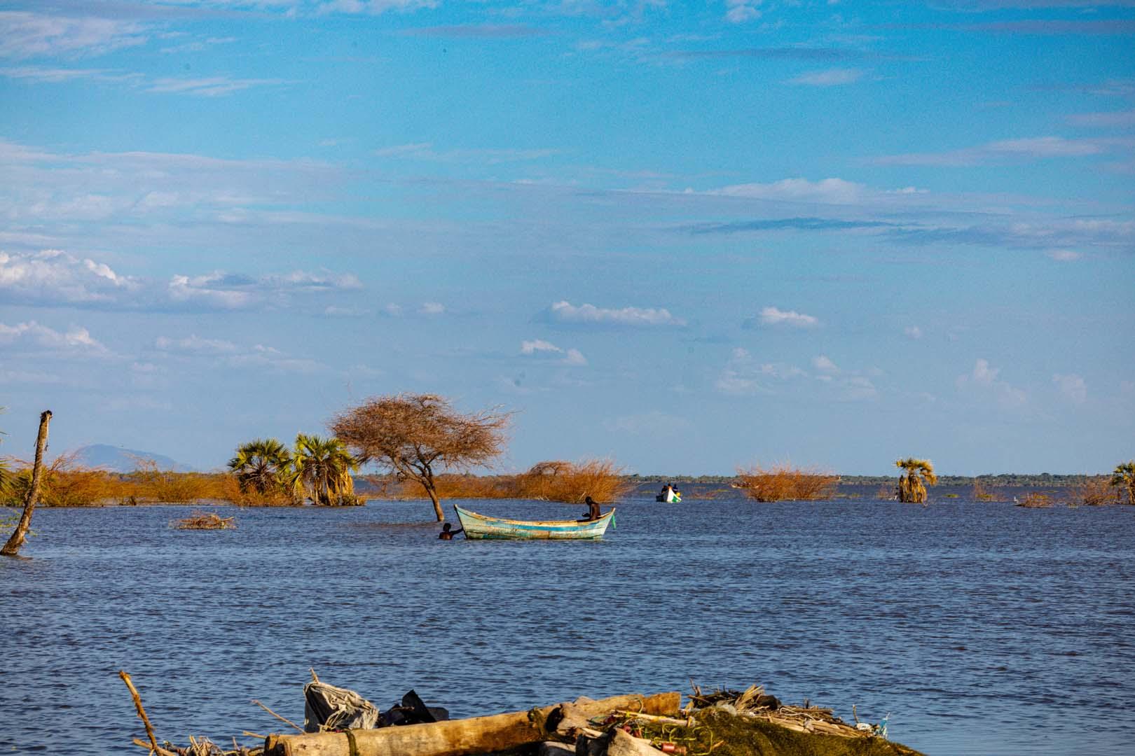 Kariba Gölü'nde feribot alabora oldu! En az 15 ölü, 27 kişi kayıp