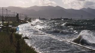 Meteorolojiden kuvvetli rüzgar ve sağanak alarmı: Çatı uçması ve ulaşım riski
