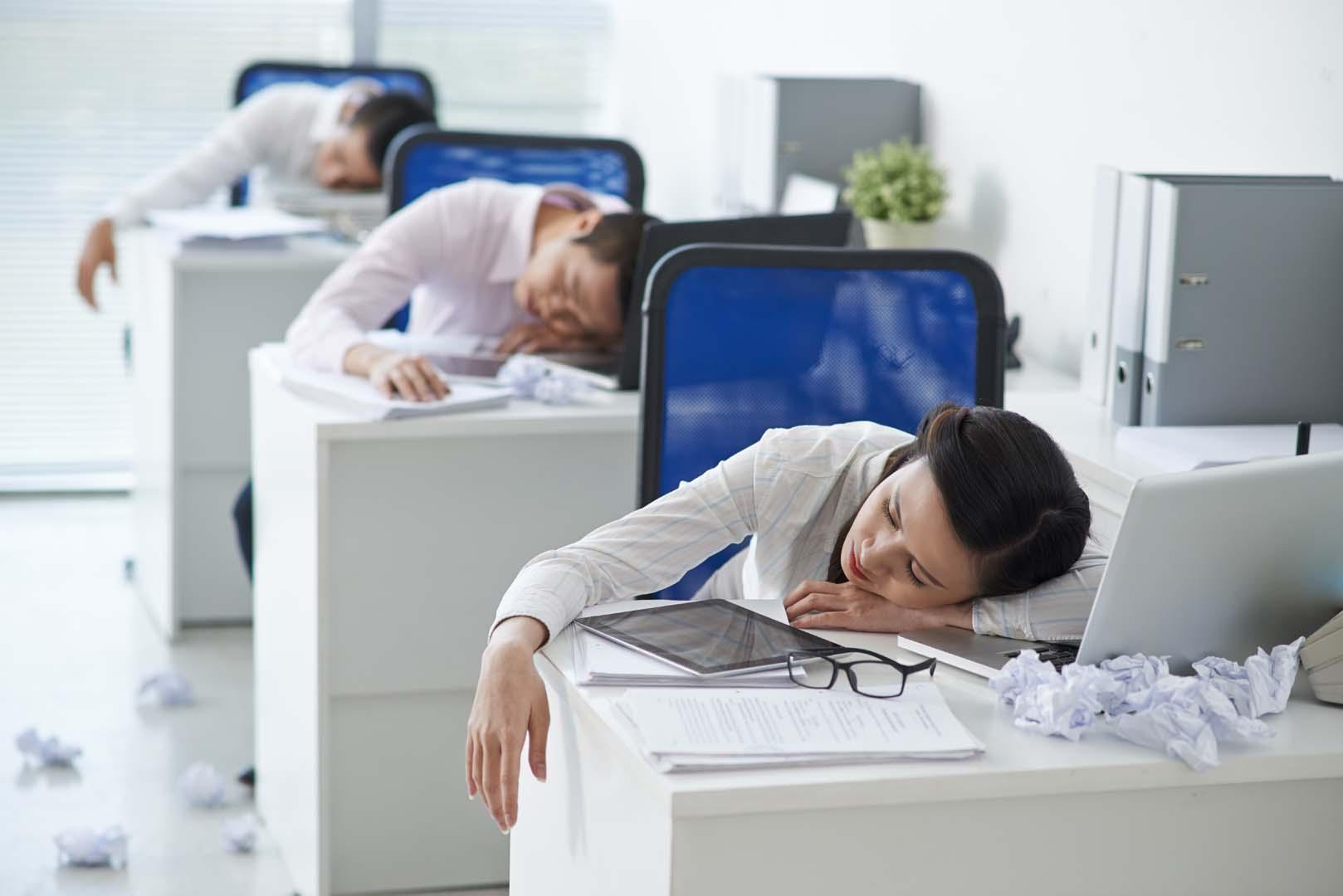 Ofis çalışanlarına kritik çağrı! Güç uykusu saatine dikkat