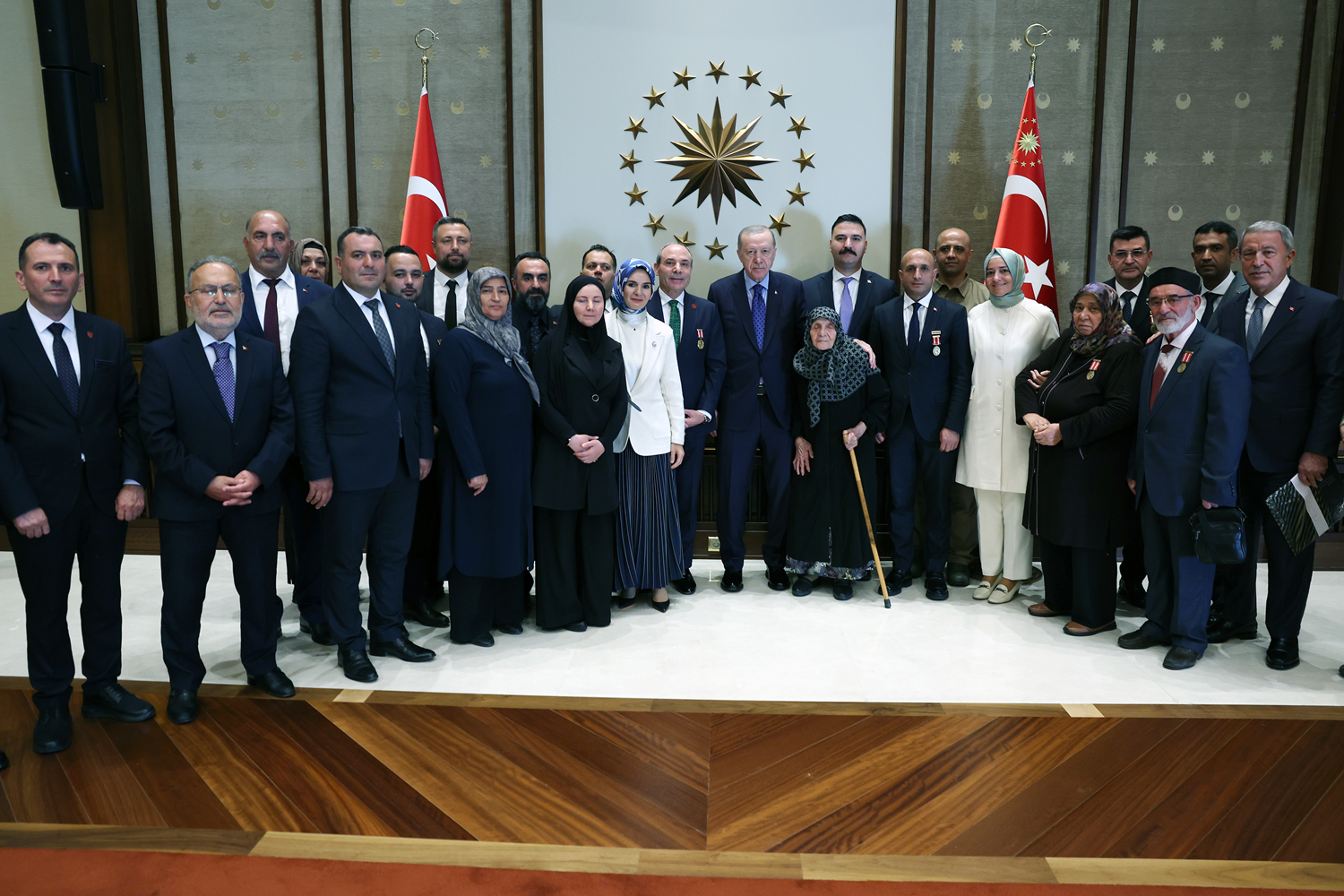 Şehit aileleri ve gaziler milletin evine! Cumhurbaşkanı Erdoğan: Türkiye'yi bu sıkıntıdan ebediyen kurtaracağız
