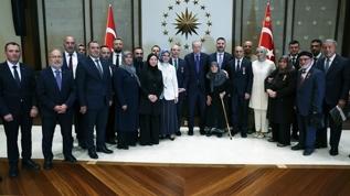 Şehit aileleri ve gaziler milletin evine! Cumhurbaşkanı Erdoğan: Türkiye'yi bu sıkıntıdan ebediyen kurtaracağız