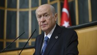 Bahçeli'den AK Parti'ye jest: Karanfillerle işlenmiş "25" yazılı özel çelenk