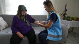 Niğde'de evden çıkamayan hastalar sağlık hizmetine evinde ulaşıyor