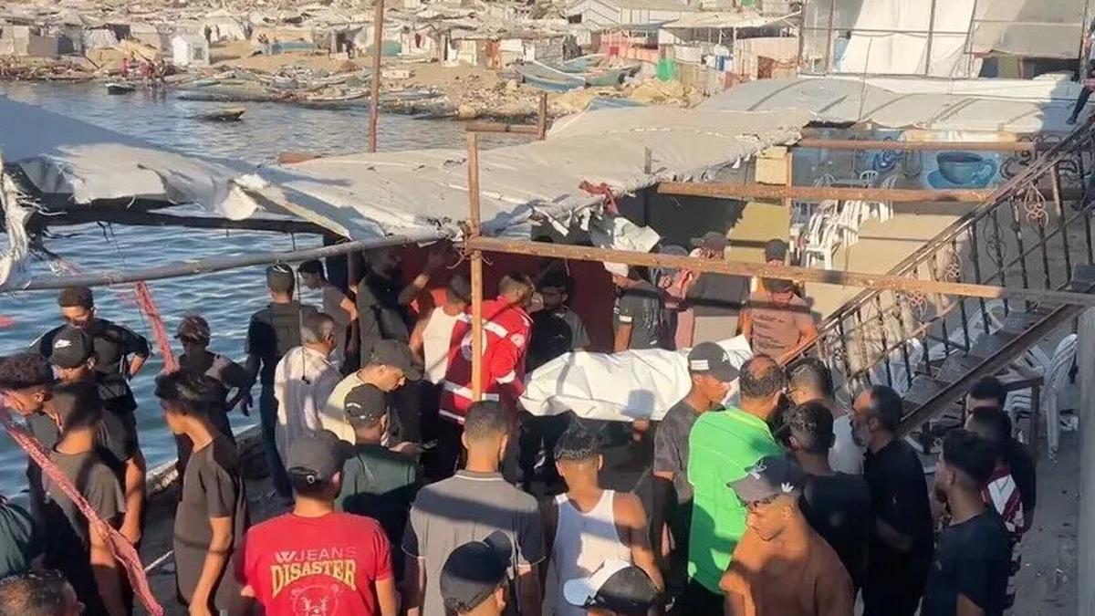 Katil İsrail katliamlarına bir yenisini ekledi: Sahildeki kafeye hava saldırısı