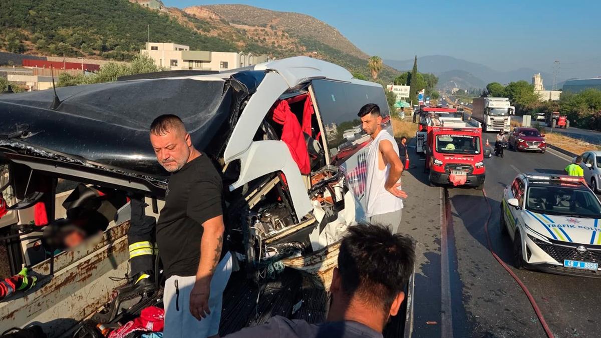 Söke-Milas yolu kan gölüne döndü: Katliam gibi kazada çok sayıda ölü ve yaralı var