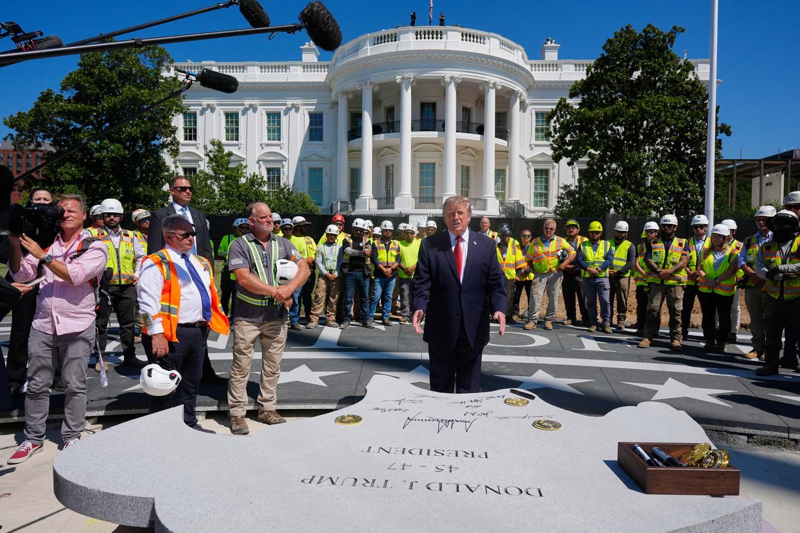 Trump'tan Beyaz Saray turu! Yeni helikopter pistini ve yenilemeleri sergiledi