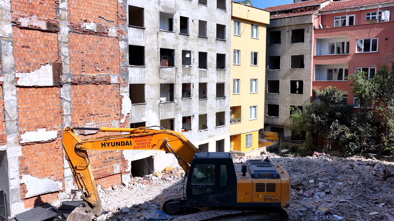 Zeytinburnu ''Yarısı Bizden'' ile dönüşüyor! Bakan Kurum: İstanbul'umuz güvenli hale gelmeye devam ediyor