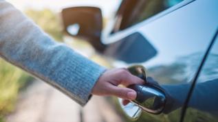 Kapıyı sert kapatınca otomobilde neler oluyor?