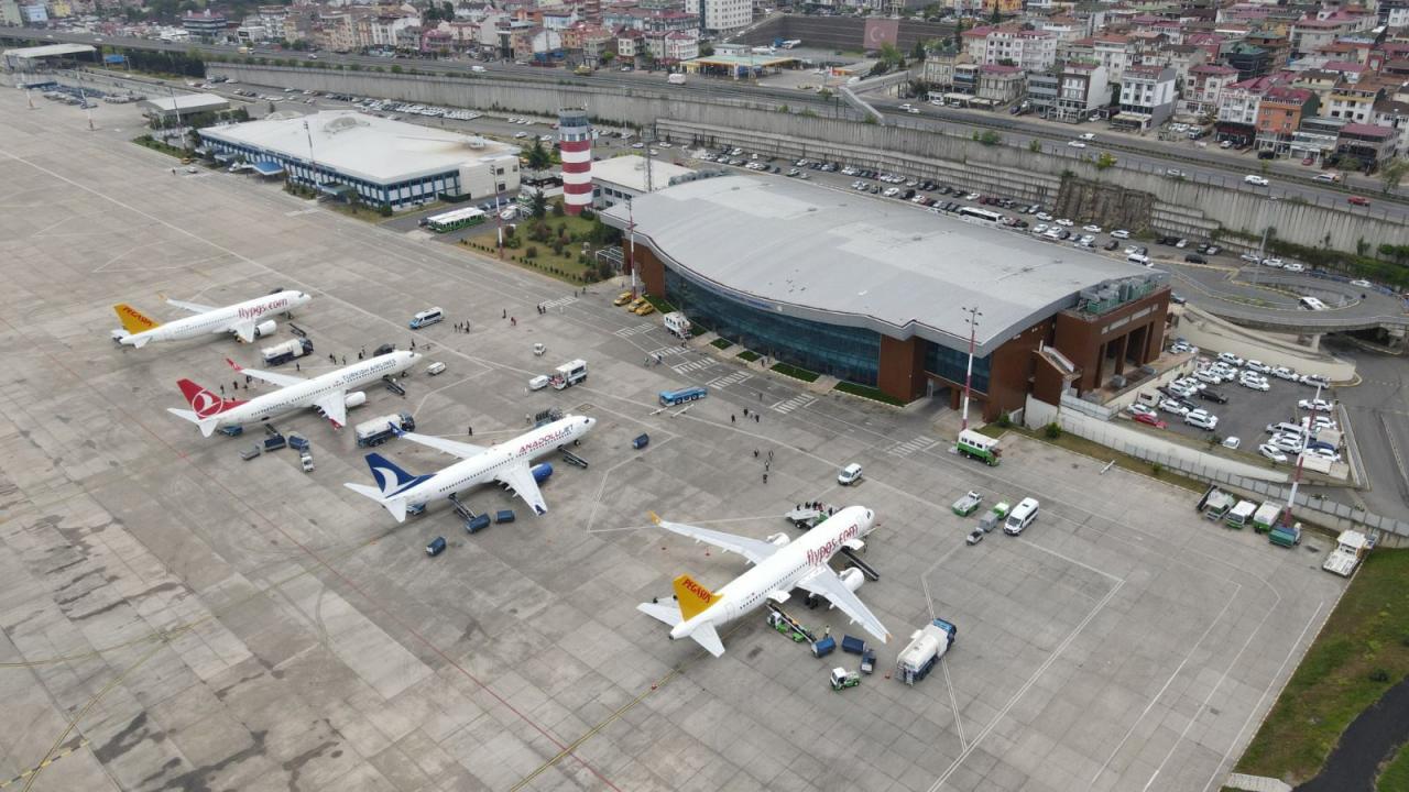 Bir günde 150 uçak! Trabzon Havalimanı'nda tüm zamanların rekoru kırıldı