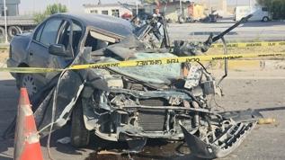 Aksaray'ın Eskil ilçesinde otomobilin direğe çarpması sonucu 2 ölü, 2 ağır yaralı