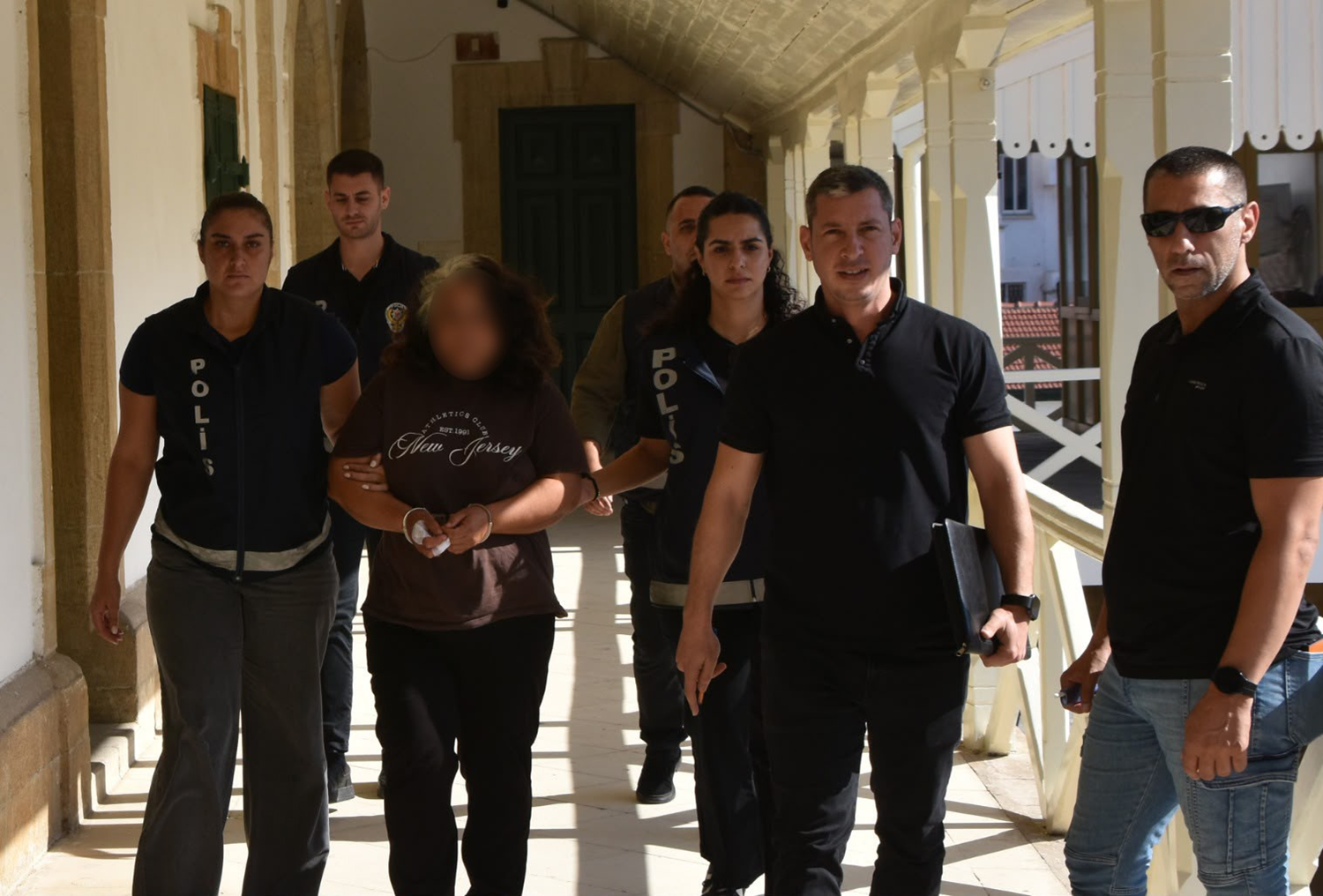 Yatak odasında ‘çakılı' cinayet! Malını isteyen kocasını uykuda katletti