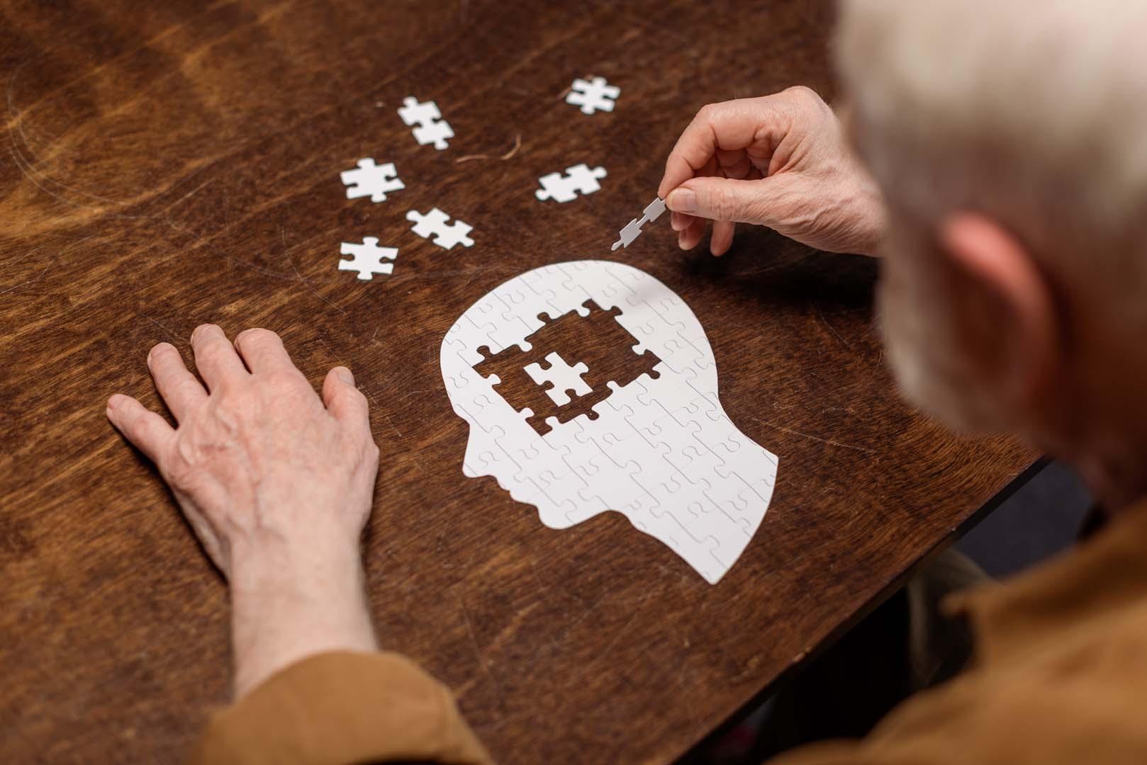 Alzheimer hastalığını işaret edebilecek basit test! Gözlerinizi kapatıp kokuları tanıyın