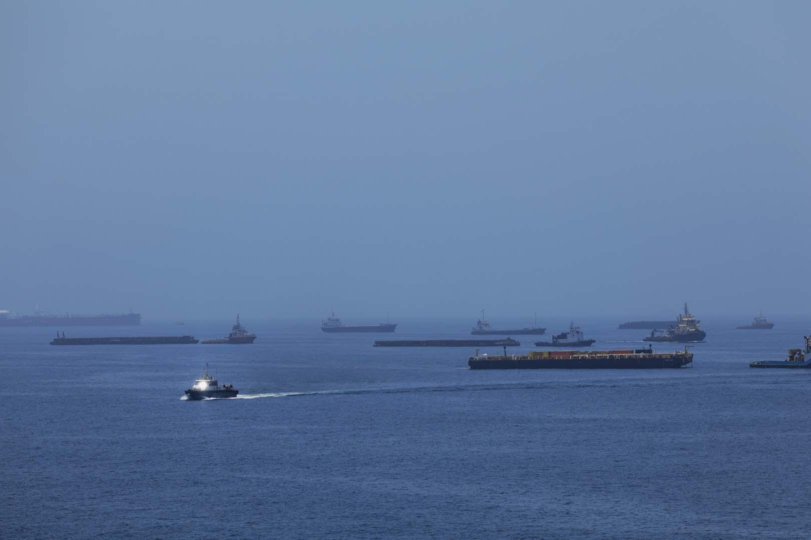 Hürmüz Boğazı'nda tanker vuruldu! Trump'ın "işleyen boğaz" iddiası yeniden sorgulanıyor