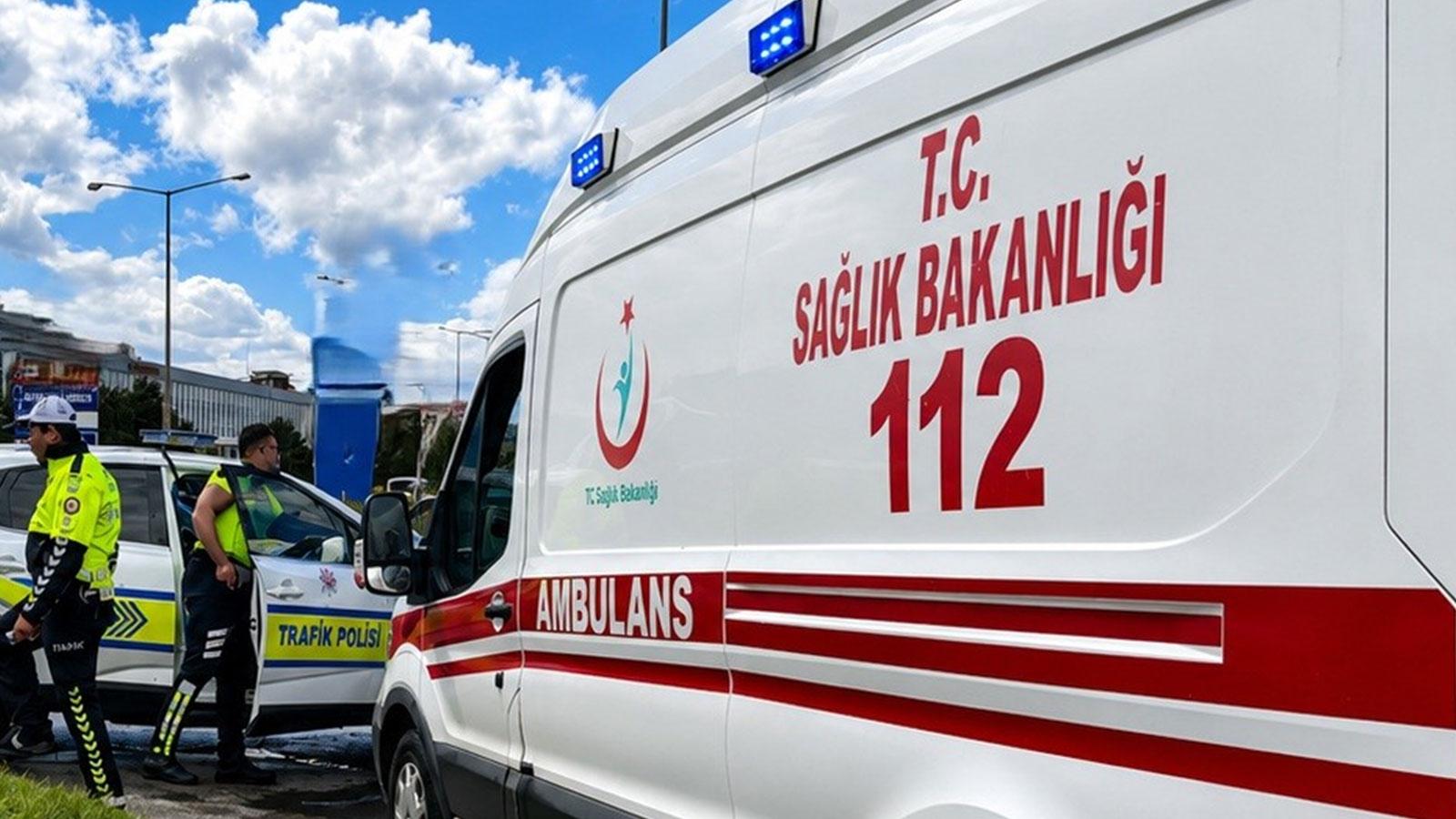 Elazığ'da minibüs ile ticari araç çarpıştı: 3'ü çocuk 7 yaralı