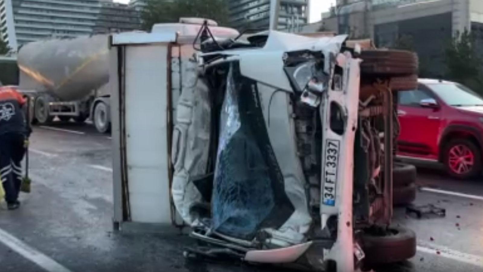 Esenyurt'ta O-3 TEM yolunda 11 araç kaza yaptı, 6 kişi yaralandı!