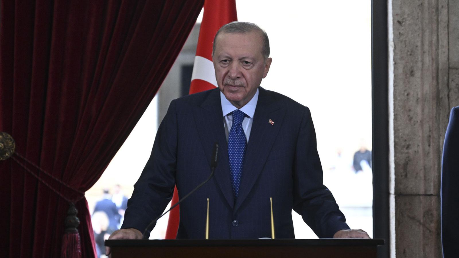 Cumhurbaşkanı Erdoğan Anıtkabir'den seslendi: Ülkemizi hedef alanlara müsaade etmeyiz