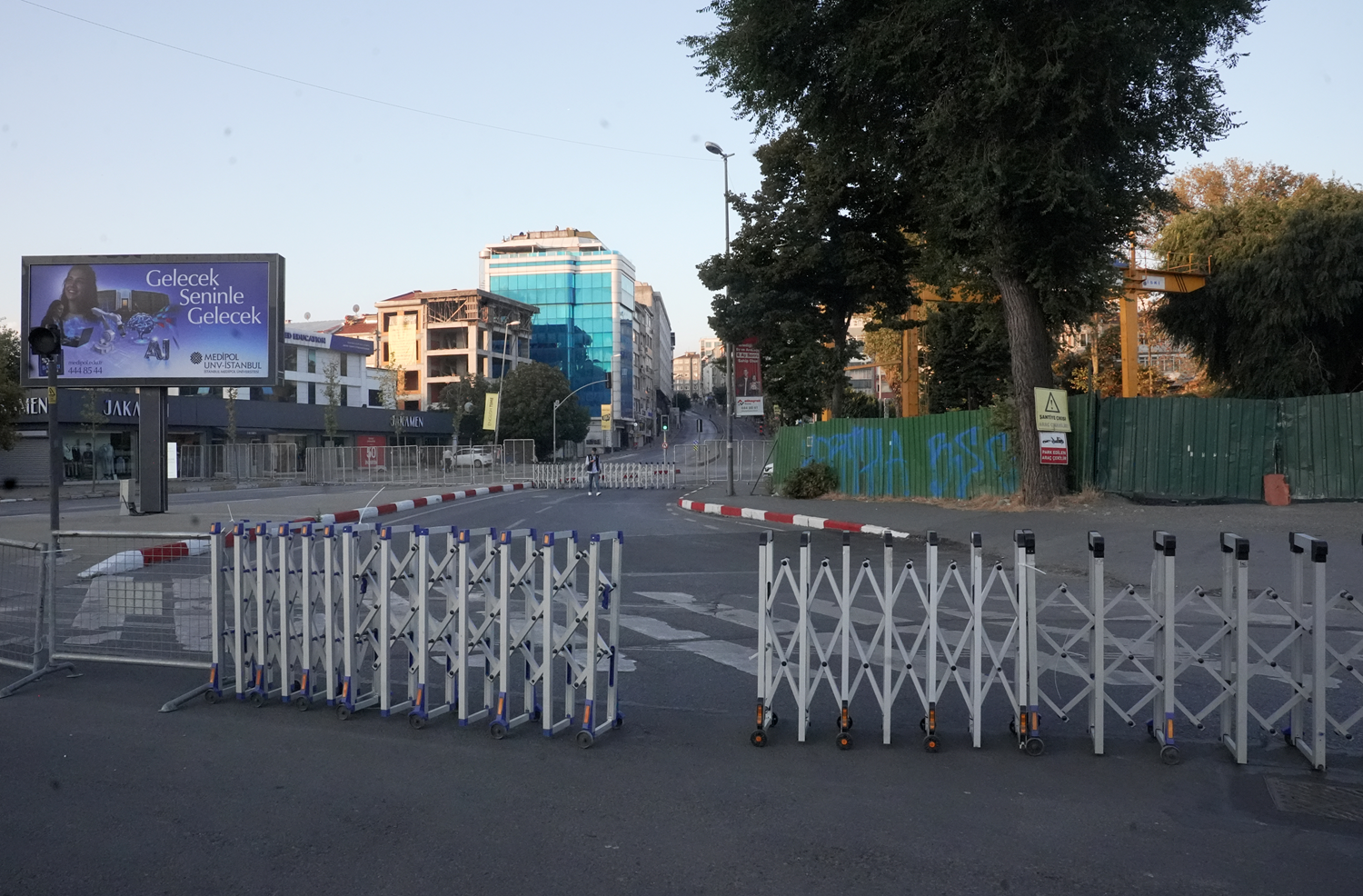 İstanbul'da Zafer Bayramı kutlamaları nedeniyle bazı yollar trafiğe kapatıldı