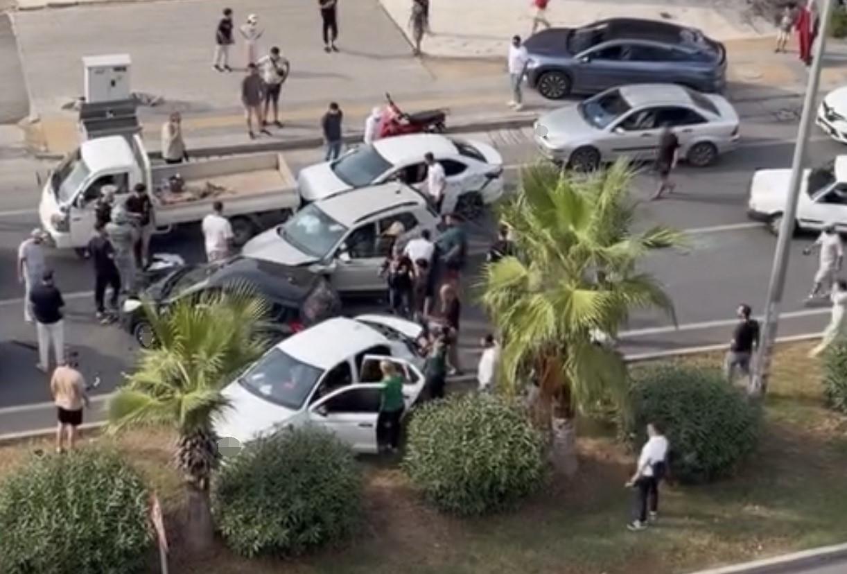 Mersin'de 7 araçlı zincirleme kaza: 3 yaralı