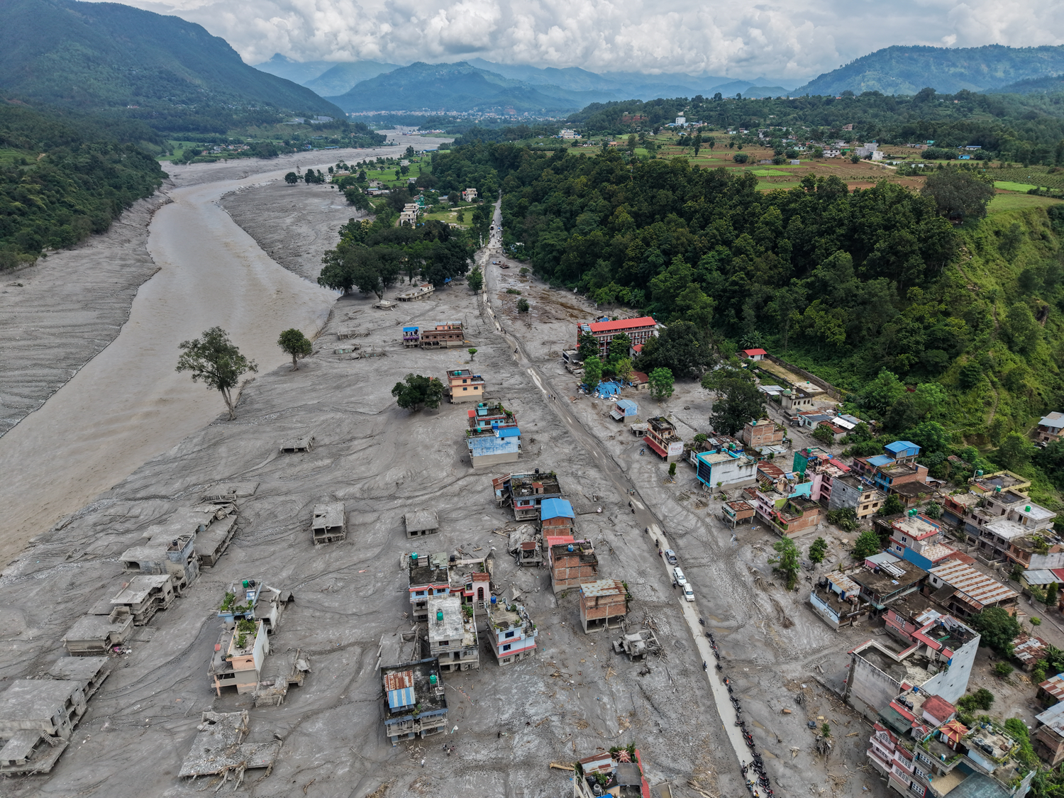 Nepal'deki selde hayatını kaybedenlerin sayısı 734'e yükseldi