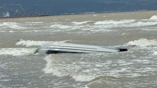 Samsun'da sahile vurmuş insansız deniz aracı bulundu