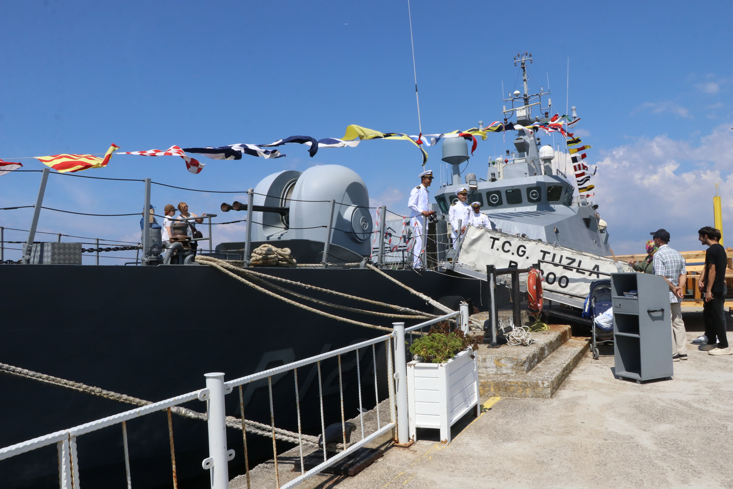Yalova'da TCG Tuzla gemisi ziyarete açıldı
