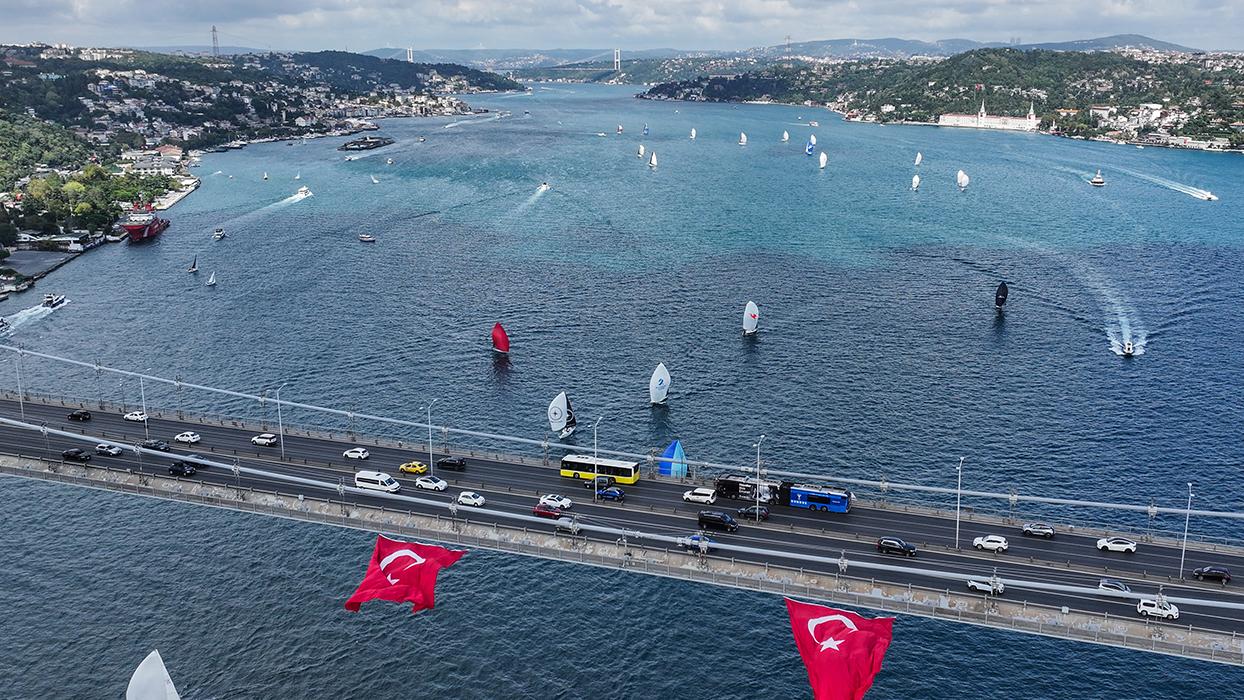 Cumhurbaşkanlığı 7. Uluslararası Yat Yarışları'nda Zafer Kupası sahibini buldu! İstanbul Boğazı'nda 30 Ağustos coşkusu yaşandı