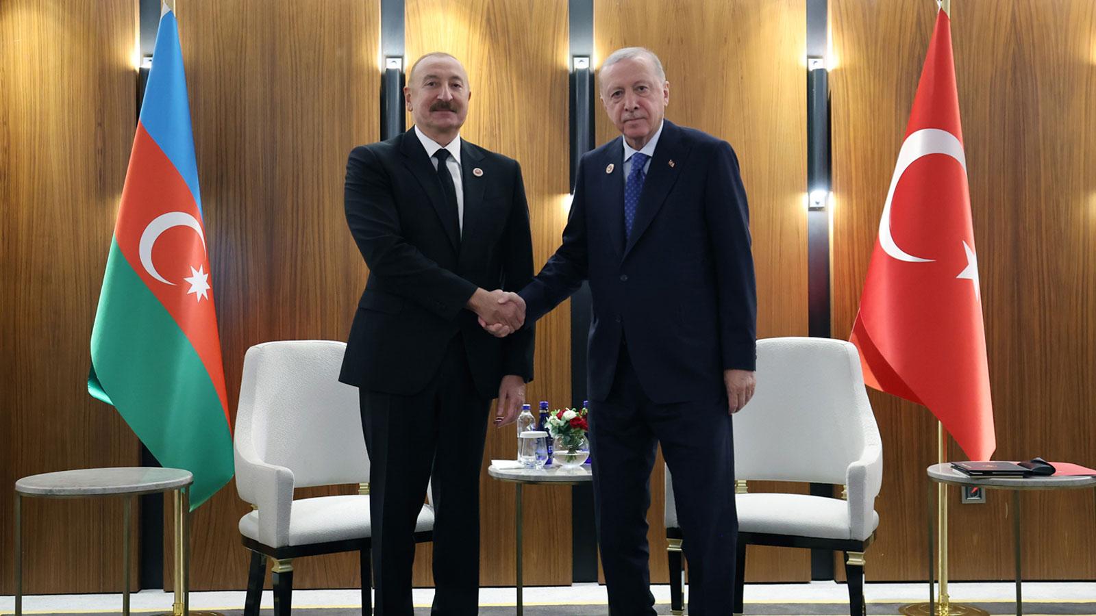 Bişkek'te diplomasi trafiği... Cumhurbaşkanı Erdoğan, Aliyev ile görüştü