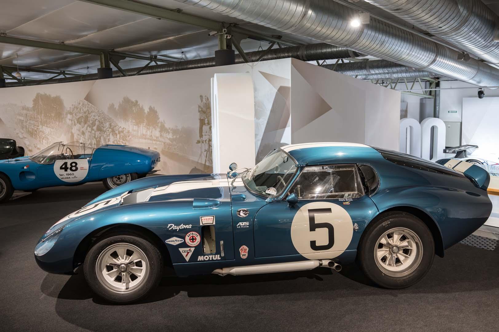 Shelby Cobra Daytona 42,9 milyon dolara satılarak rekor kırdı