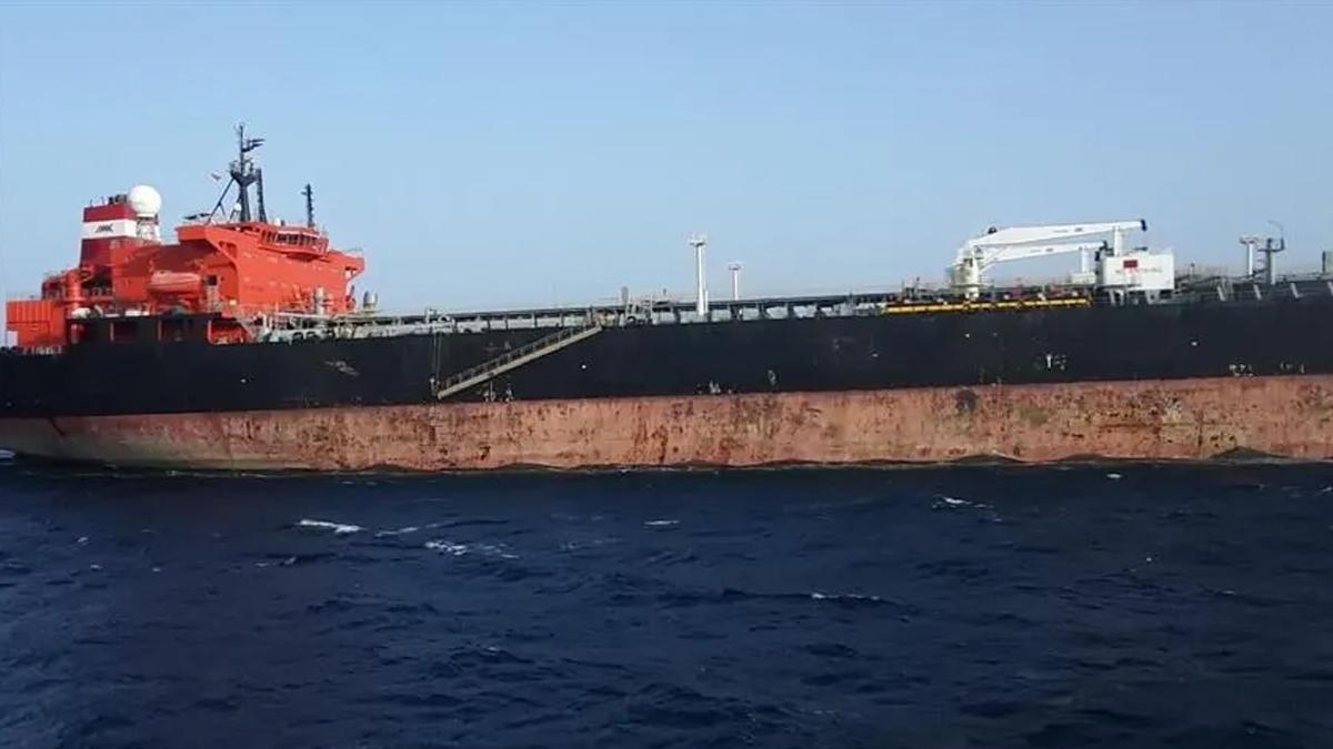 Basra Körfezi'nde kaçakçılık operasyonu! 382 bin litre kaçak yakıtla yakalandılar
